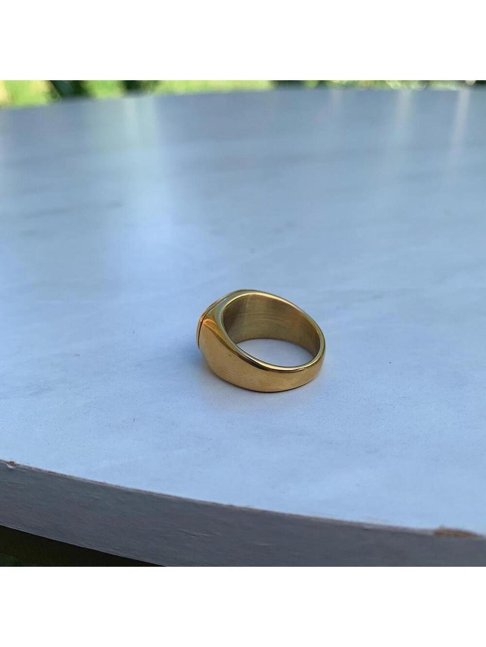 Boho Minimalist Y2k style Gold and white opal ring. Size 8. Stainless steel - Picture 6 of 8